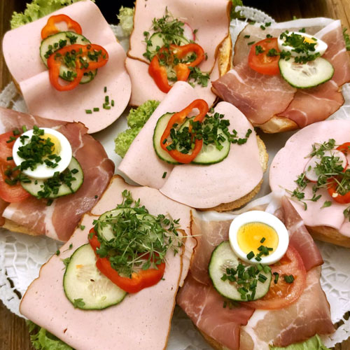 Wurstliebhaber Brötchen – Frisch belegt kurz vor der Anlieferung, beste und frischeste Produkte